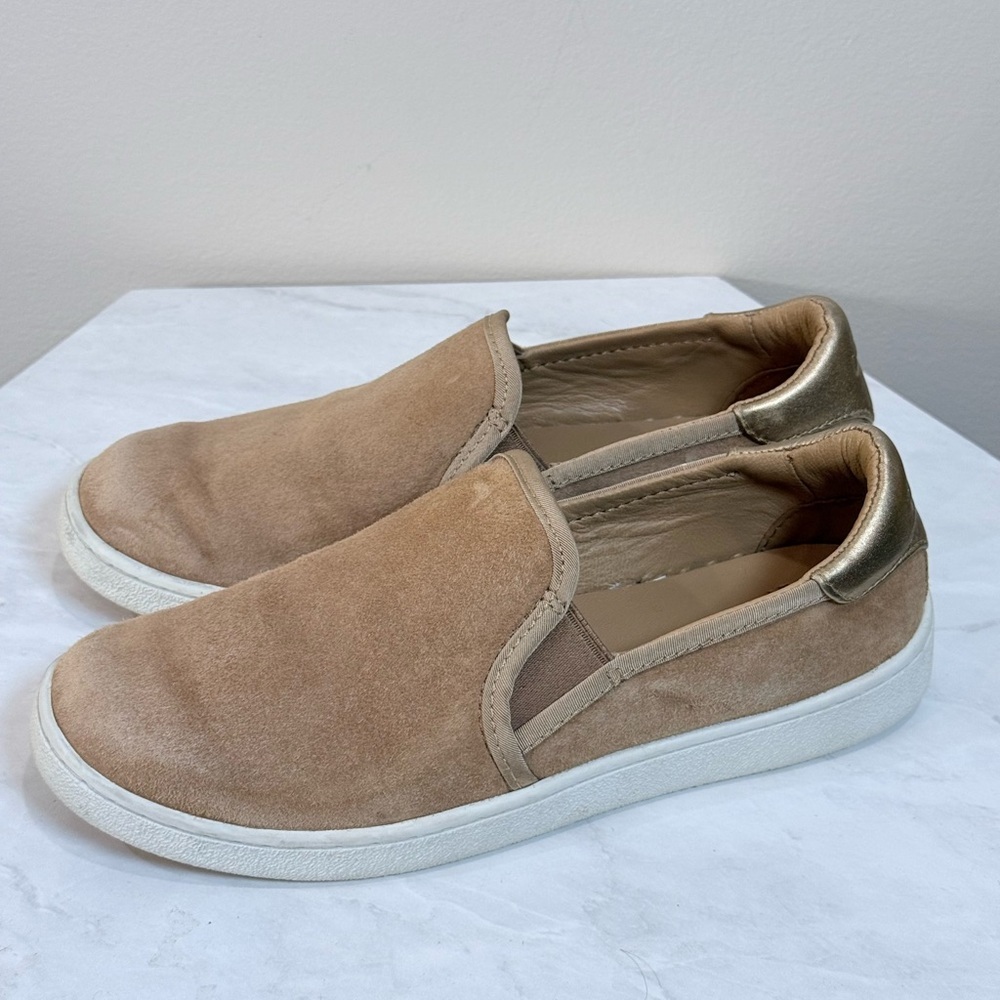 🔥UGG Women’s Sude Slip-On Sneakers in Tan with Gold Heel Size 6 EUC🔥